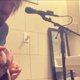 Primeur: gitarist van LA Guns speelt een heel concert vanop het toilet