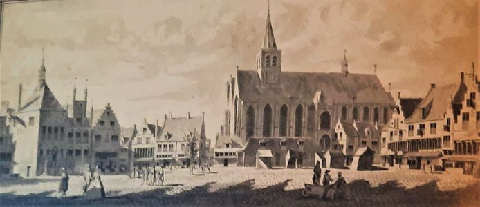 De Hof anno 1729 met rechts het pand van de Gaaper (nog met een andere gevel), direct links van de kerk het later afgebroken diaconiehuisje en  geheel links de drie panden van het stadhuis.