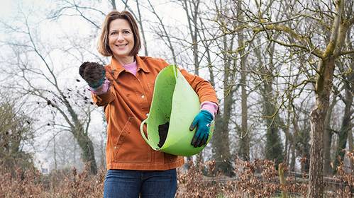 Verwen je gazon met een portie compost”
