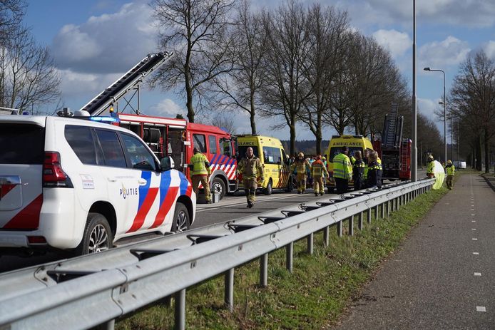 De hulpdiensten rukten massaal uit voor het ongeluk in Beek.