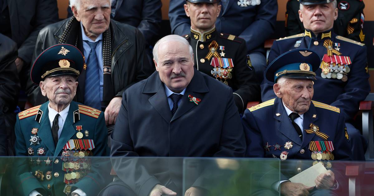 Президент Белоруссии Лукашенко досрочно вернулся с московских торжеств: «доставлен в аэропорт на скорой помощи» |  Украина и Россия война