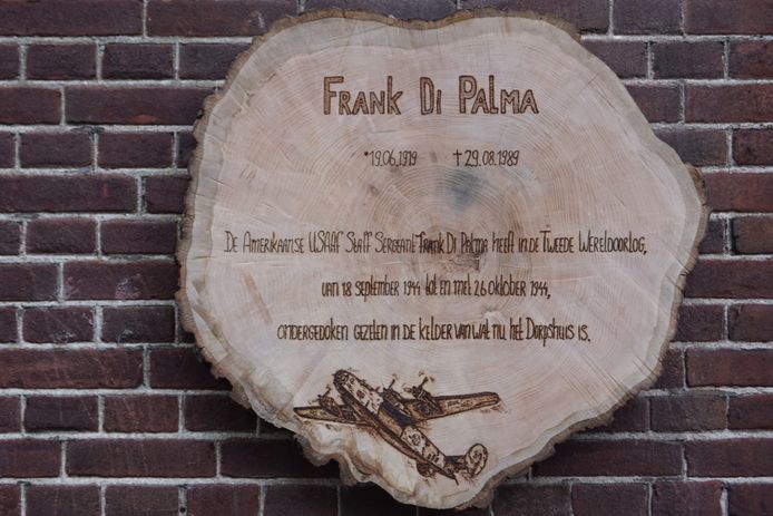Plaquette voor Frank Di Palma op Landpark Assisië in Biezenmortel (ontwerp Marleen Easton).