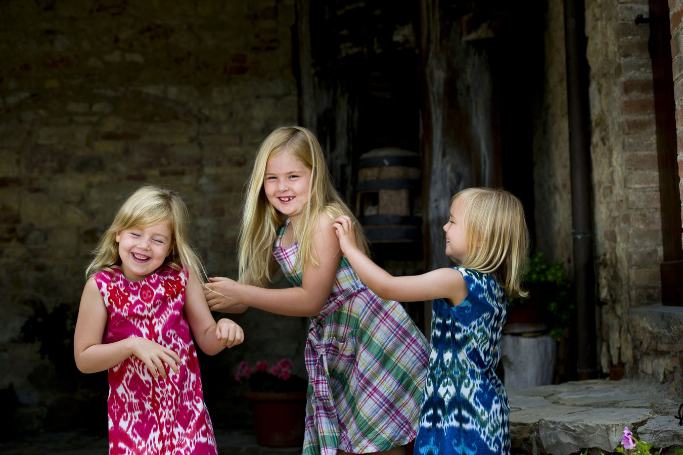 Amalia Alexia En Ariane Op Kinderpostzegels 2012 Foto AD nl