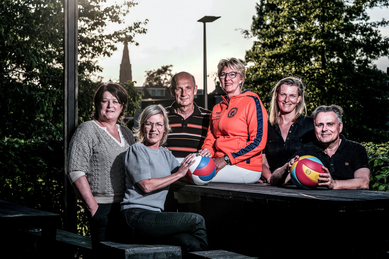 Vrijwilligers van volleybalclub Longa ‘59, vlnr: Claudia Klein Holkenborg, Wendy Knufing, Bart Manschot, Marian Hagen, Saskia Reinerink en Marcel van den Berg.