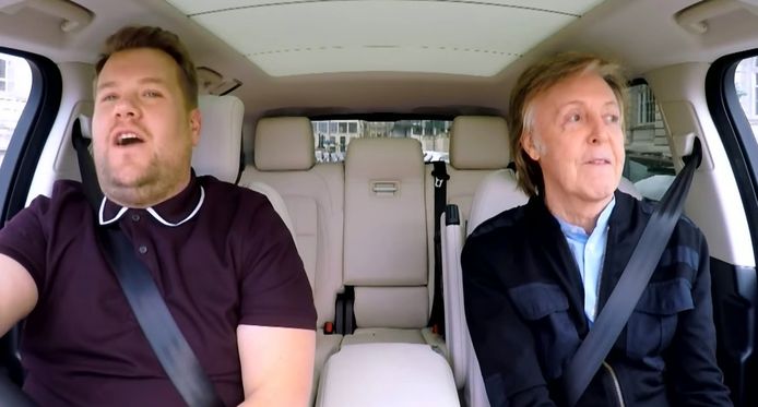 James Corden en Paul McCartney tijdens hun Carpool Karaoke.