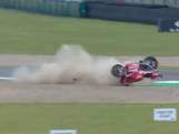 Heftige crash bij MotoGP: weinig over van voertuig