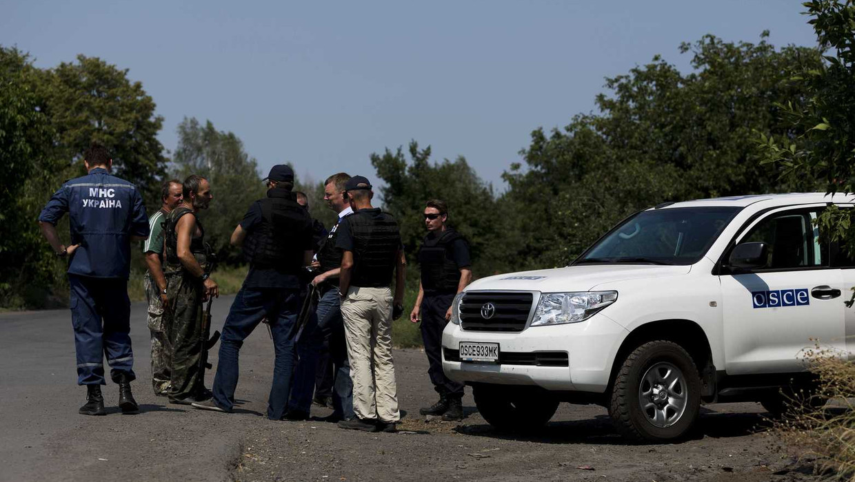 Het repatriëringsteam heeft de plek van de vliegramp met vlucht MH17 moeten verlaten Beeld anp