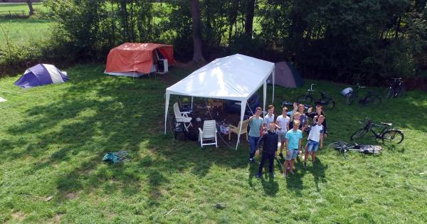 Voor het eerst alleen op vakantie in Twente met een partytent - Tubantia