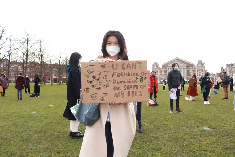 Een demonstratie tegen haat tegen Aziatische mensen in Amsterdam. Beeld Hollandse Hoogte / Inter Visual Studio