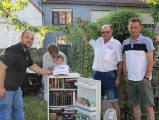 Willemsfonds geeft gesluikstorte koelkast tweede leven als minibibliotheek voor de Katte