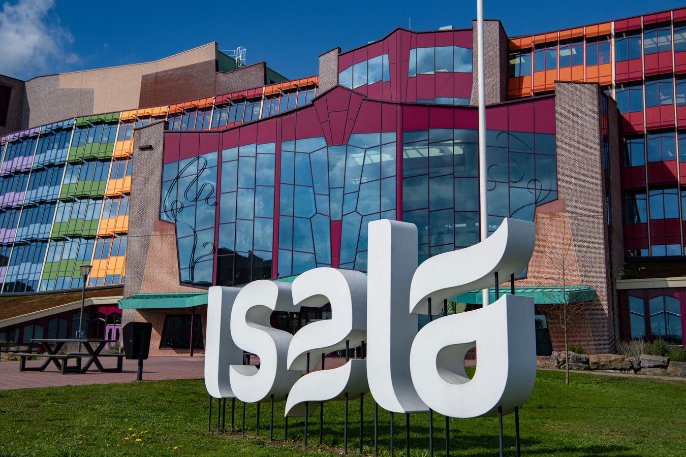Twee coronadoden in één nacht bij Isala Zwolle Foto AD.nl