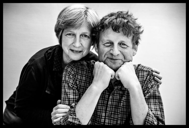 Lieve Seuntjens met Dirk Van Duppen: ‘Die Prijs voor de Mensenrechten voor Dirk kwam een beetje vroeg – ik zat nog in een rouwproces. Ik wilde even op de pauzeknop duwen en nog vasthouden aan wat er was geweest.’ Beeld Saskia Vanderstichele