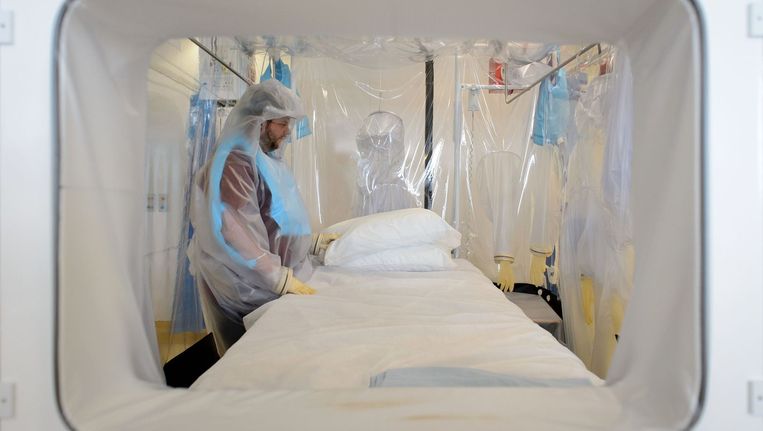 Een speciale ruimte voor mogelijke ebola-patiënten in een ziekenhuis in Londen. Beeld afp