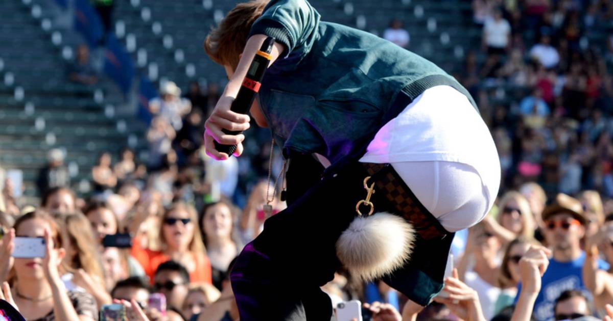 justin-bieber-exhibe-ses-fesses-en-plein-concert-people-7sur7-be