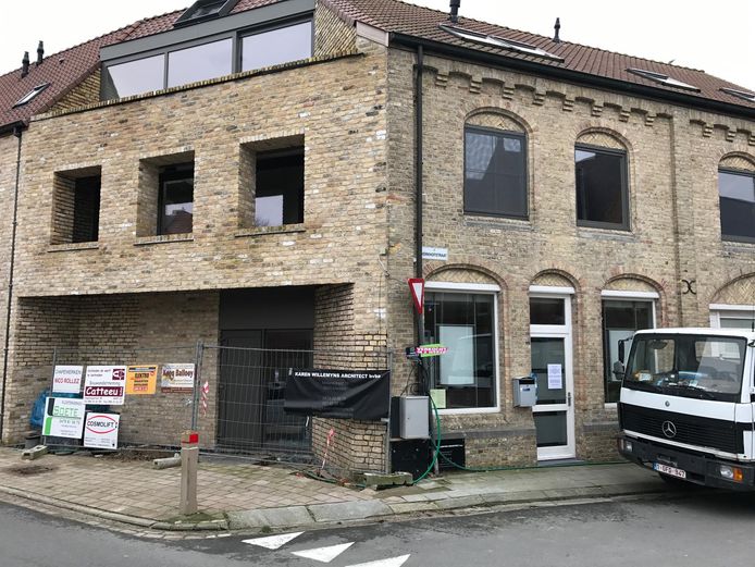 Het verzekeringskantoor Freddy V. in de Dorpsstraat in Klerken is gesloten.