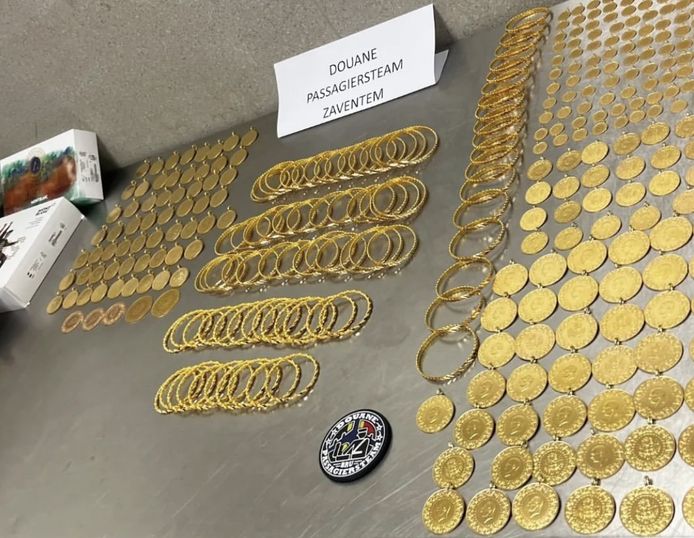 De douane vond 6 kilogram goud bij een passagier die op Zaventem landde.