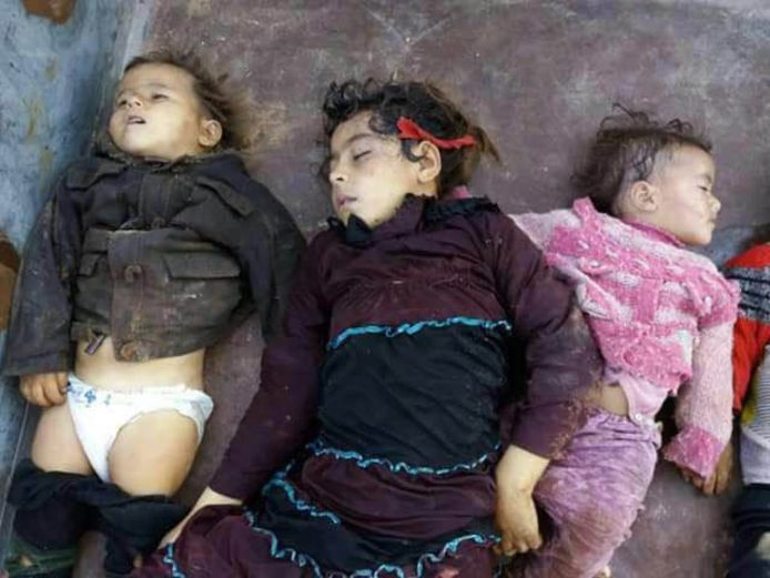 Overleden kinderen na een vermoedelijke aanval met gifgas in het dorp Jeroh, Syrië op 12 december 2016.