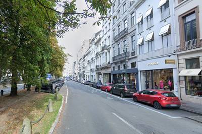 Jongeman (19) met schotwonden aan het hoofd gevonden in Louizalaan in Brussel