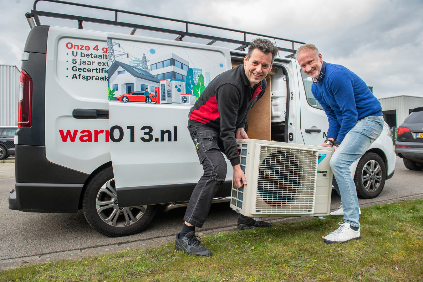 Oudwethouder van Tilburg is nu loodgieter ‘Mensen doen vaak werk waar