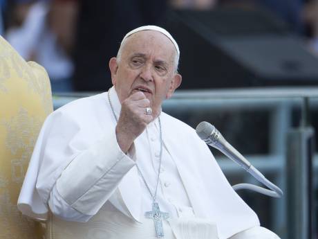 “Trop de pédés” : le pape utilise une insulte pour parler des homosexuels puis s’excuse