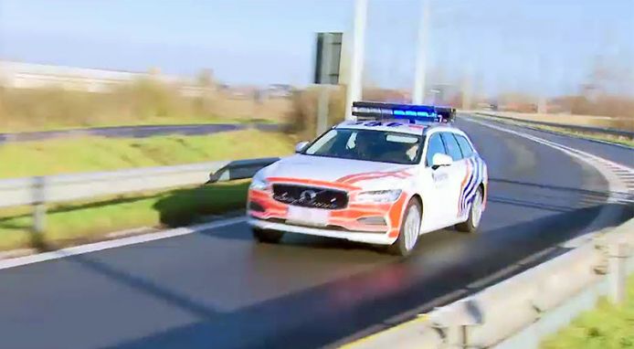 De eerste nieuwe wagen van de wegpolitie werd vandaag voorgesteld in Aalter.