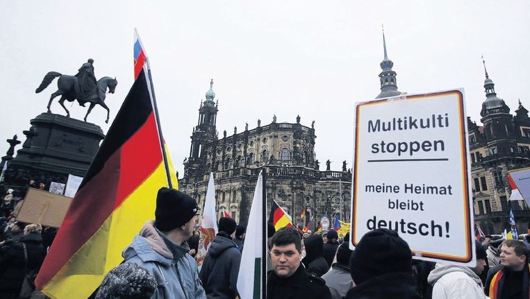 Pegida-aanhangers betogen in Dresden tegen de 'islamisering' van Duitsland. Beeld reuters