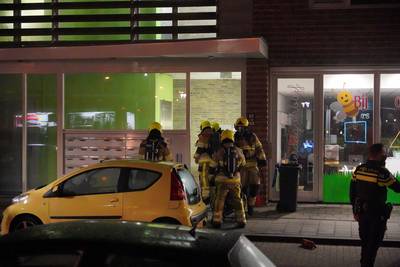 Bewoners verlaten hun huis door brand bij appartementencomplex Lent