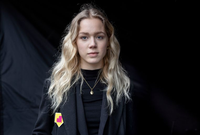Nienke (18) zat 3 jaar in de gesloten jeugdzorg. In haar eentje op haar kamer herbeleefde ze seksuele trauma’s. Beeld Jean-Pierre Jans