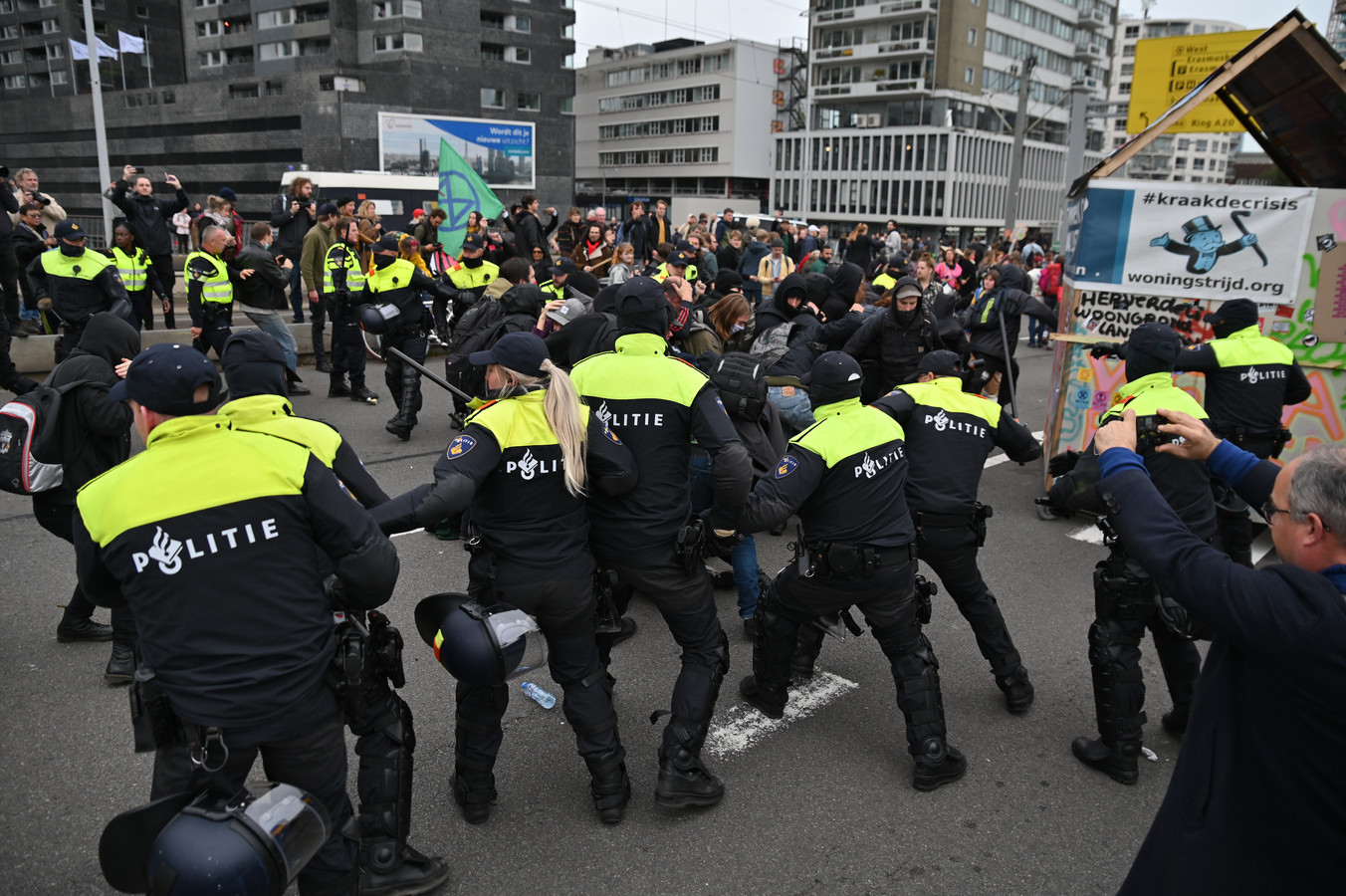 Het kwam tot een confrontatie tussen de politie en een aantal demonstranten.