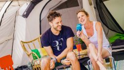 Het Nationale Kampeerweekend: Tine Embrechts en Guga Baúl kamperen met hun kinderen in de tuin