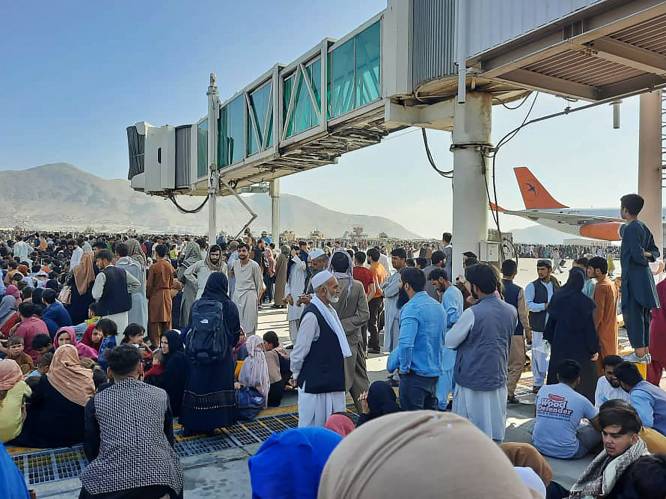 Schrijnende getuigenissen vanop luchthaven Kaboel: peuter vertrappeld door menigte