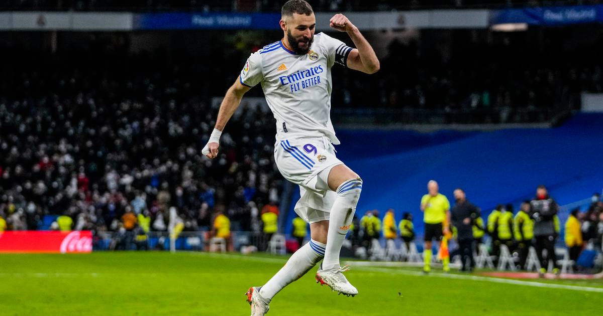 Le Real Corrige Valence Et Reste Leader Benzema Dépasse La Barre Des