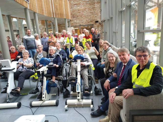 Senioren fietsen geld bijeen voor strijd tegen kanker: "Doel is om per woonzorgcentrum 1.000 kilometer bijeen te trappen"