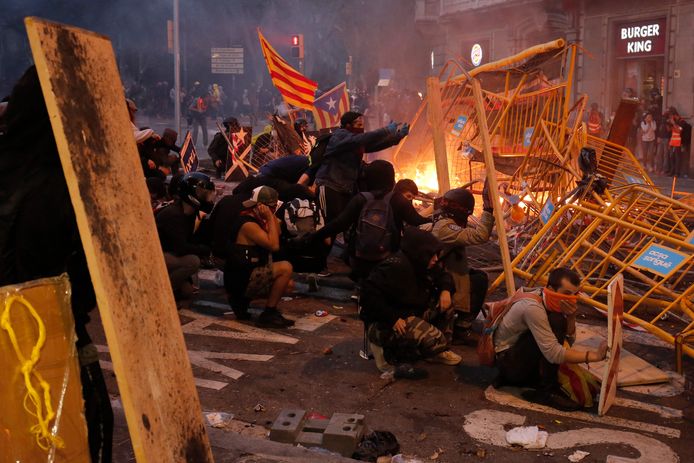 Tijdens rellen in Barcelona gisterenavond vielen 182 gewonden. Het was de meest roerige avond en nacht van deze week.