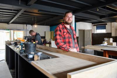 Met Café Thuishaven is Yoeri (27) zelf ook weer thuis: ‘In het vliegtuig wist ik het: ik begin een e