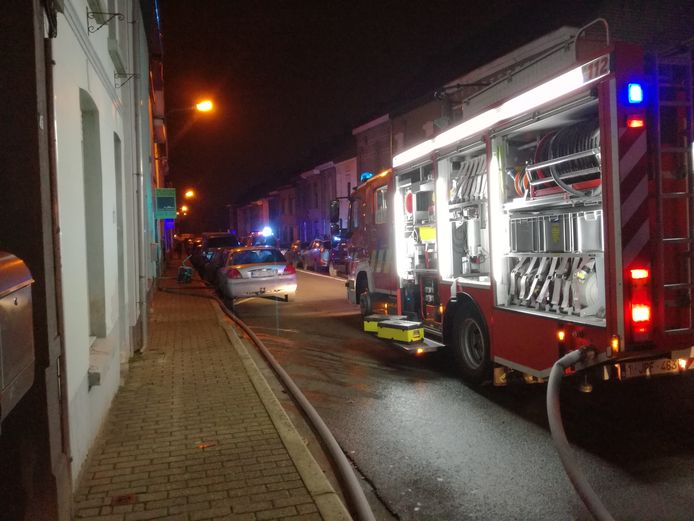 De brandweer rukte uit voor wat vermoedelijk een kortsluiting was in de Opgeëistenstraat in Ronse.