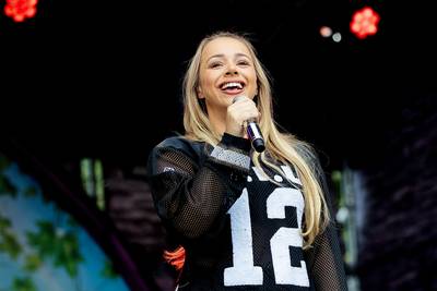 Zangeres Emma Heesters treedt na afzeggen bij BoeCult toch op in Boekel
