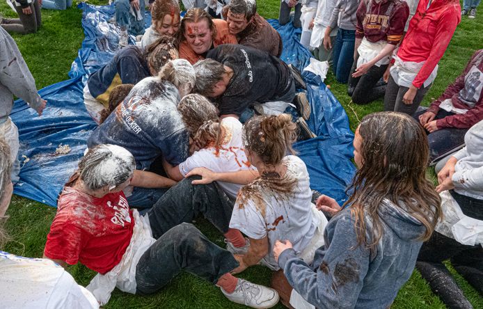 IN BEELD. Kortrijkse studentendoop heeft veel weg van ‘vuile ...