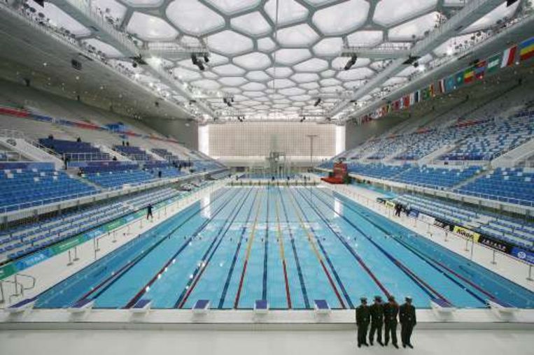olympisch zwembad klaar voor gebruik de morgen