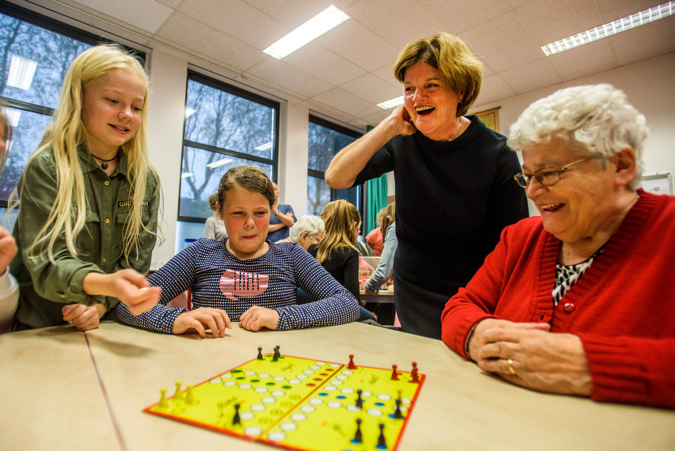 Kwetsbare ouderen in Udenhout naar 'school' José Foto | bd.nl