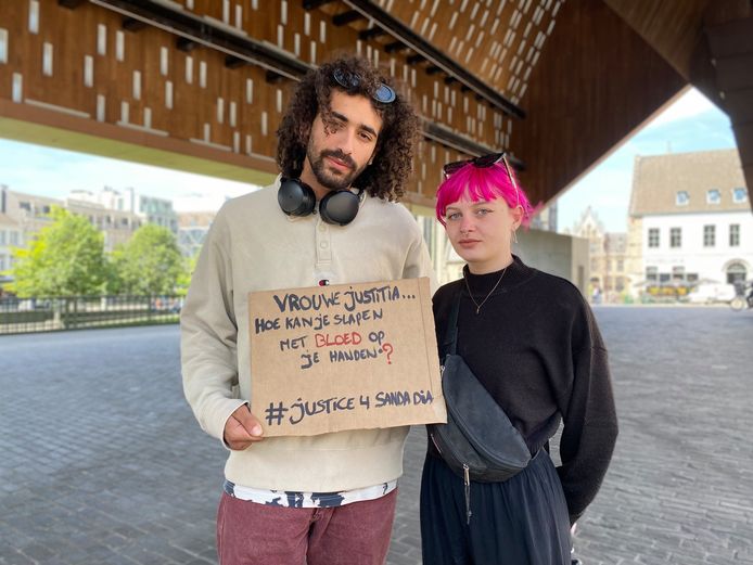 Gentenaars organiseren protest onder stadshal tegen uitspraak zaak ...