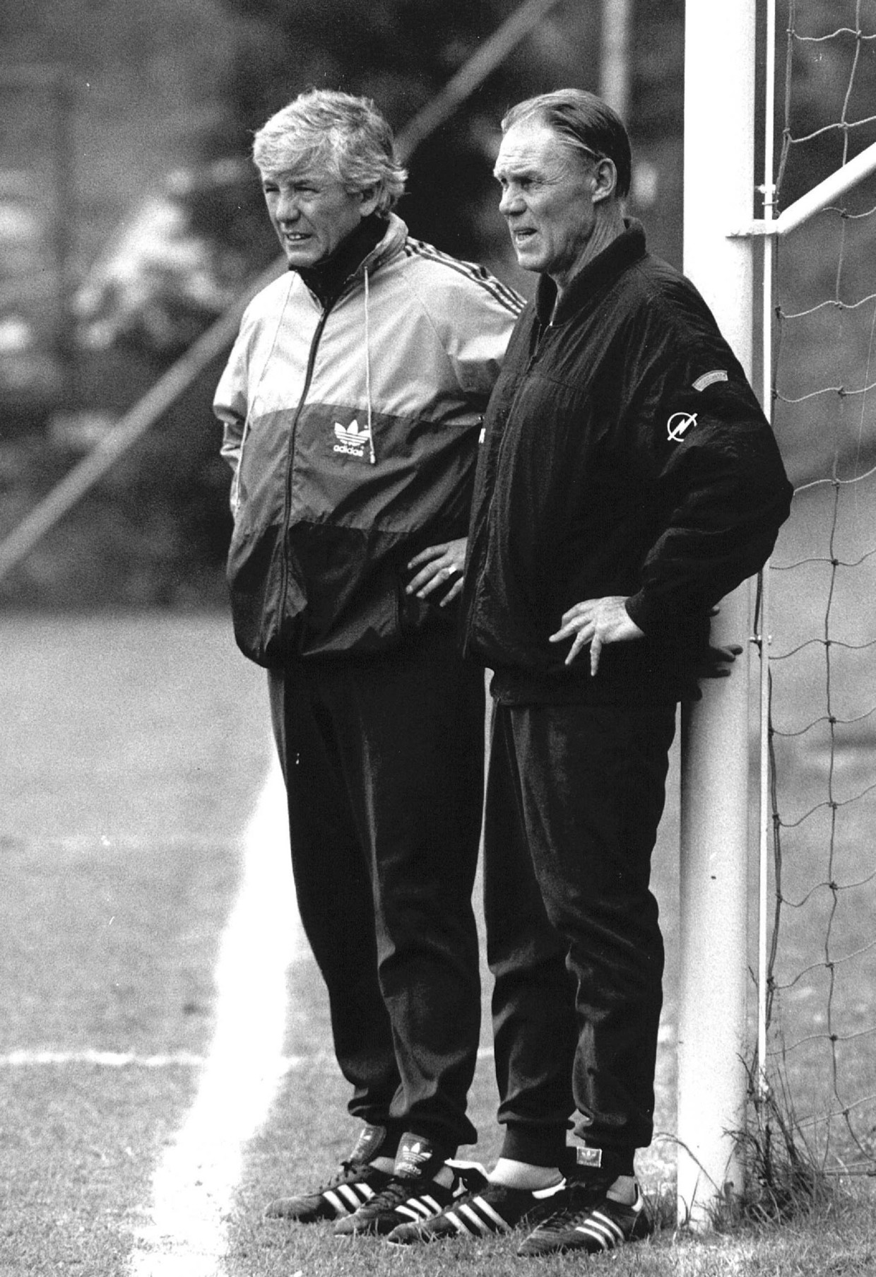 1988: Bondscoach Rinus Michels (r) en trainer Nol de Ruiter. Beeld ANP