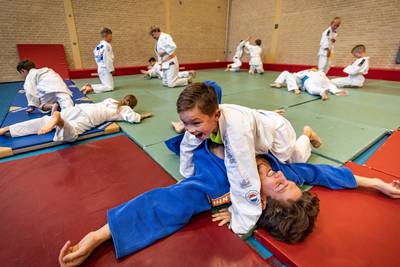 ‘Mario Kart’ tijdens judolessen Carlos Platier Luna op De Windroos