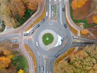 Beruchte Edese rotonde is nu echt (bijna) af, maar scepsis blijft: ‘Ik fiets met mijn dochter mee’