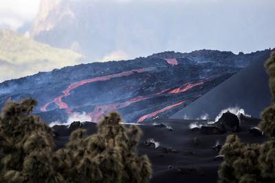 Vliegveld La Palma opnieuw buiten dienst door vulkaanas