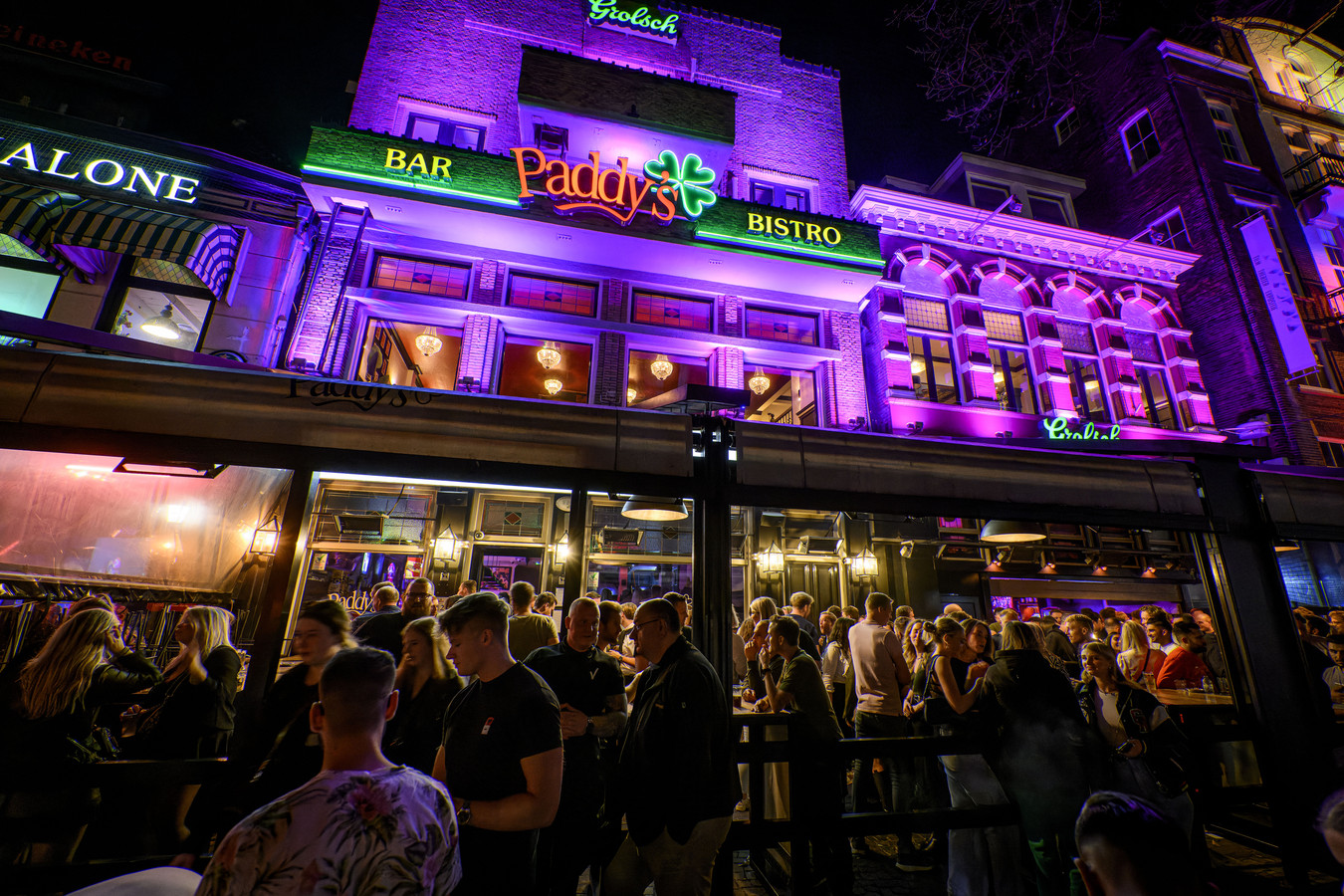 Vechten in een café? Dan kom je er voortaan in Enschede nergens meer in