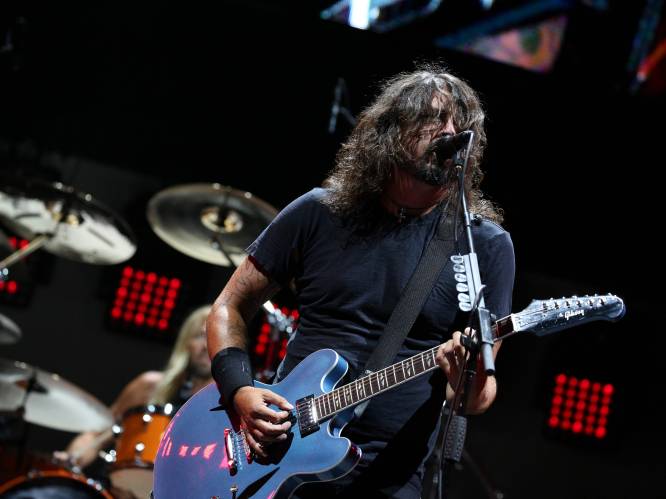 Foo Fighters sleuren "nieuwe beste vriend" Rick Astley podium op