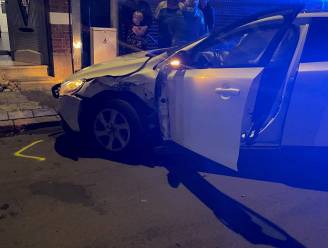 Auto tolt tegen gevel na botsing op kruispunt in Izegem