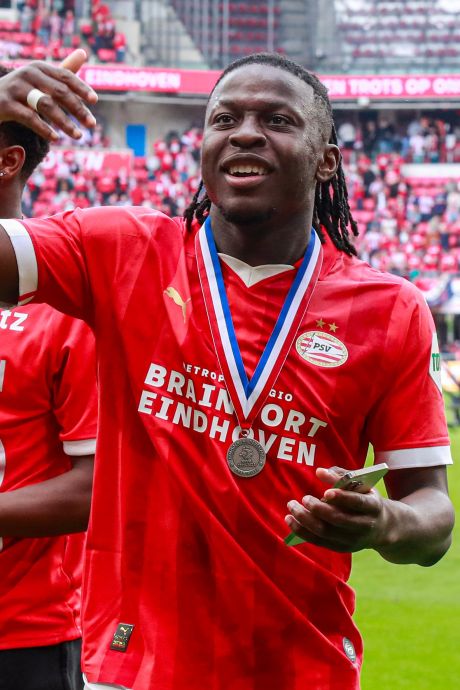 “Qu'il trouve son plafond au PSG ou à City”: quel avenir pour Johan Bakayoko après son sacre avec le PSV?