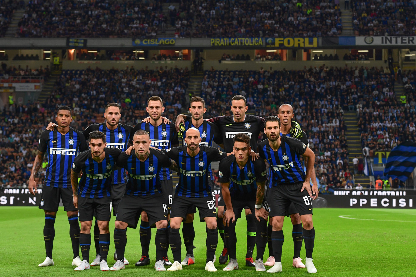 Inter me. Интер ФК 2018. Интер 2010. Фото ФК Интер.